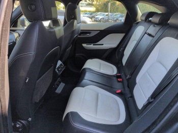 Photo 12 du bon plan JAGUAR F-Pace 2.0D 180ch R-Sport 4x2 occasion à 15990 €