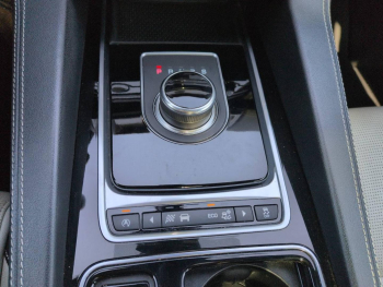 Photo 16 du bon plan JAGUAR F-Pace 2.0D 180ch R-Sport 4x2 occasion à 15990 €