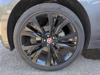 Photo 24 du bon plan JAGUAR F-Pace 2.0D 180ch R-Sport 4x2 occasion à 15990 €