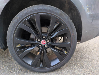 Photo 25 du bon plan JAGUAR F-Pace 2.0D 180ch R-Sport 4x2 occasion à 15990 €