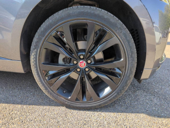 Photo 26 du bon plan JAGUAR F-Pace 2.0D 180ch R-Sport 4x2 occasion à 15990 €