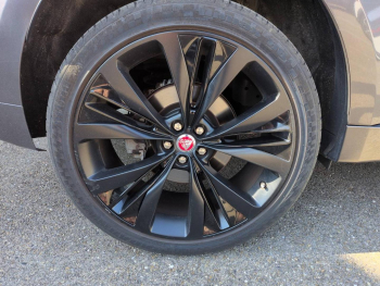 Photo 27 du bon plan JAGUAR F-Pace 2.0D 180ch R-Sport 4x2 occasion à 15990 €