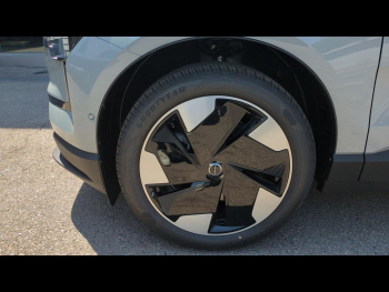 Photo 20 du bon plan VOLVO EX30 P5 Long Range 272ch 69kWh Ultra occasion à 43900 €