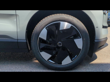 Photo 23 du bon plan VOLVO EX30 P5 Long Range 272ch 69kWh Ultra occasion à 43900 €