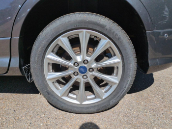 Photo 9 du bon plan FORD Kuga 1.5 Flexifuel-E85 150ch Stop&Start Vignale 170g 4x2 Euro6.2 occasion à 14990 €