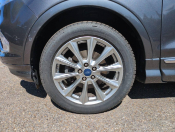 Photo 10 du bon plan FORD Kuga 1.5 Flexifuel-E85 150ch Stop&Start Vignale 170g 4x2 Euro6.2 occasion à 14990 €