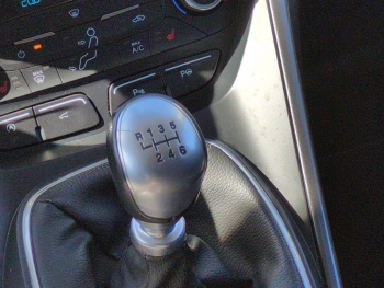 Photo 19 du bon plan FORD Kuga 1.5 Flexifuel-E85 150ch Stop&Start Vignale 170g 4x2 Euro6.2 occasion à 14990 €