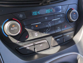 Photo 24 du bon plan FORD Kuga 1.5 Flexifuel-E85 150ch Stop&Start Vignale 170g 4x2 Euro6.2 occasion à 14990 €