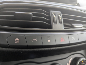Photo 18 du bon plan FIAT Tipo 1.4 95ch Easy MY18 4p occasion à 9999 €