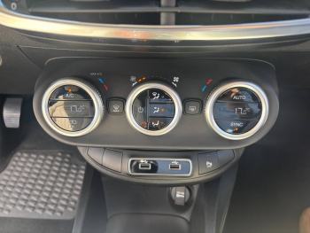 Photo 17 du bon plan FIAT 500X 1.0 FireFly Turbo T3 120ch Yacht Club Capri Dolcevita occasion à 15990 €
