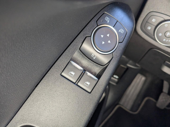 Photo 17 du bon plan FORD Fiesta Active 1.0 EcoBoost 125ch S&S Pack Euro6.2 occasion à 13423 €