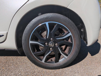 Photo 9 du bon plan TOYOTA Yaris 100h Collection 5p occasion à 12990 €