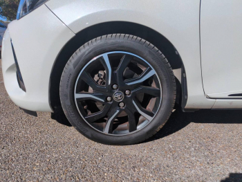 Photo 10 du bon plan TOYOTA Yaris 100h Collection 5p occasion à 12990 €