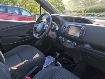 Photo 15 du bon plan TOYOTA Yaris 100h Collection 5p occasion à 12990 €
