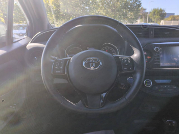 Photo 20 du bon plan TOYOTA Yaris 100h Collection 5p occasion à 12990 €