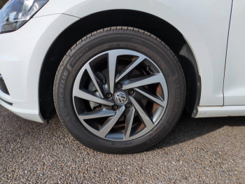 Photo 10 du bon plan VOLKSWAGEN Golf 1.6 TDI 115ch BlueMotion Technology FAP Confortline DSG7 3p occasion à 10990 €