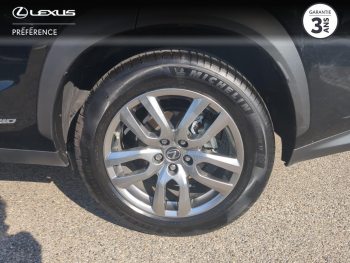 Photo 4 du bon plan LEXUS NX 300h 2WD Luxe Plus MY21 occasion à 31990 €