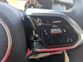 Photo 18 du bon plan JAGUAR E-Pace P200 FlexFuel MHEV 200ch R-Dynamic SE occasion à 32990 €