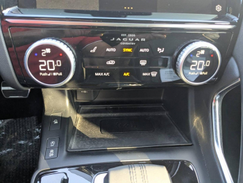 Photo 20 du bon plan JAGUAR E-Pace P200 FlexFuel MHEV 200ch R-Dynamic SE occasion à 32990 €