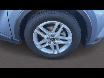 Photo 4 du bon plan TOYOTA C-HR 122h Dynamic 2WD E-CVT RC18 occasion à 17990 €