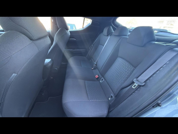Photo 10 du bon plan TOYOTA C-HR 122h Dynamic 2WD E-CVT RC18 occasion à 17990 €