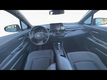 Photo 11 du bon plan TOYOTA C-HR 122h Dynamic 2WD E-CVT RC18 occasion à 17990 €