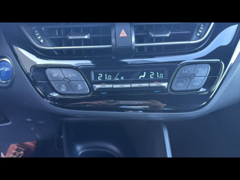 Photo 17 du bon plan TOYOTA C-HR 122h Dynamic 2WD E-CVT RC18 occasion à 17990 €