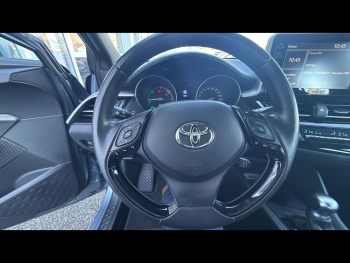 Photo 19 du bon plan TOYOTA C-HR 122h Dynamic 2WD E-CVT RC18 occasion à 17990 €