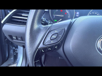 Photo 22 du bon plan TOYOTA C-HR 122h Dynamic 2WD E-CVT RC18 occasion à 17990 €